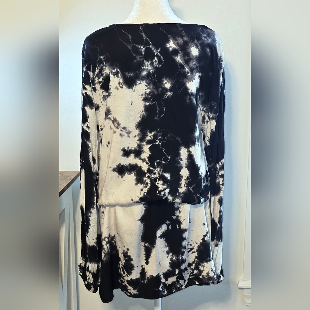 Green Dragon NWT Black And White Tie-Dye Romper/Shorts Women's Size Medium - Picture 3 of 13